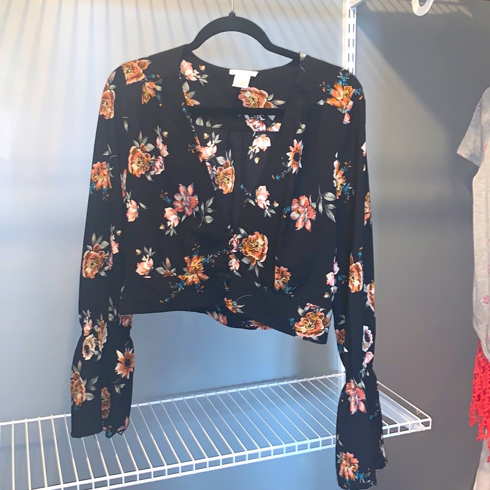 Black floral crop top